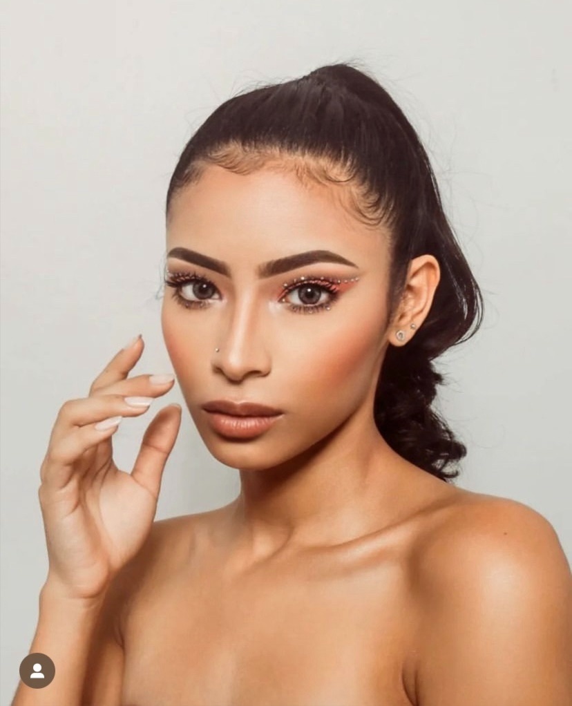 Brautmutter Make-up: reife Haut, die den ganzen Tag strahlt